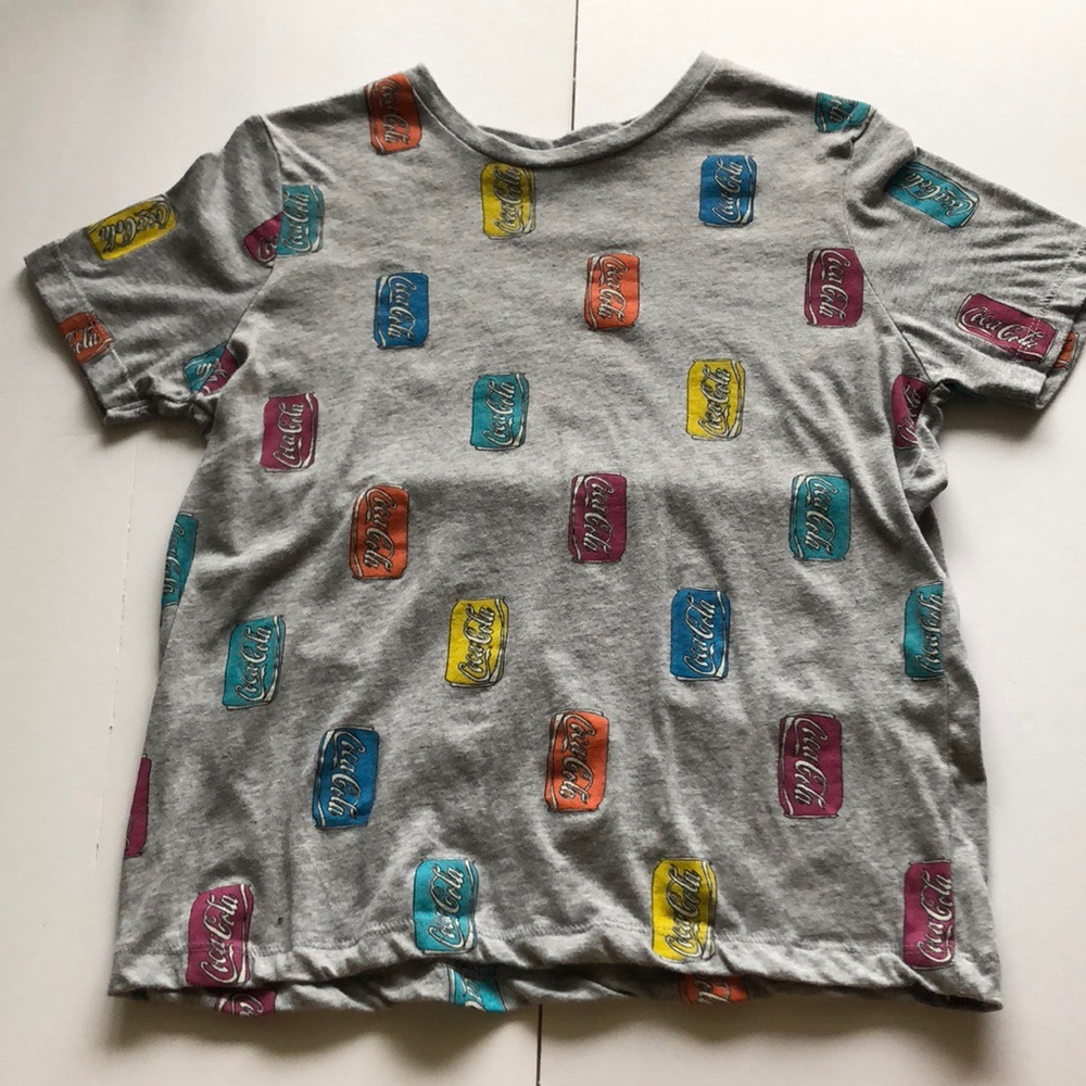 grey coca cola shirt